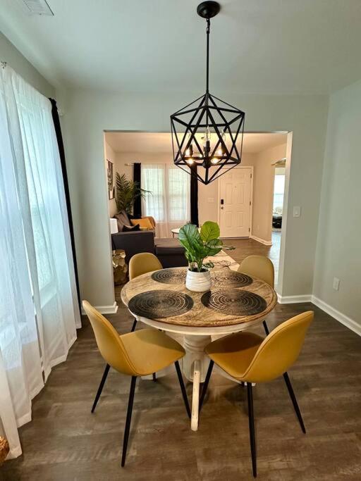 Cozy And Luxury Home Raleigh Buitenkant foto