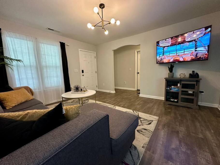 Cozy And Luxury Home Raleigh Buitenkant foto
