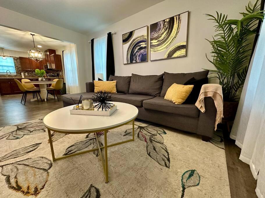 Cozy And Luxury Home Raleigh Buitenkant foto
