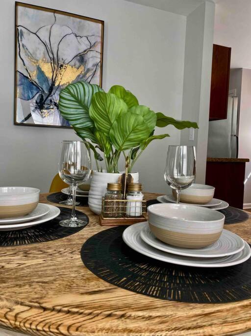 Cozy And Luxury Home Raleigh Buitenkant foto